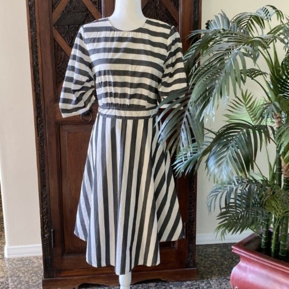 Who What Wear Dresses & Skirts - Who What Wear Puff Striped Dress Size M